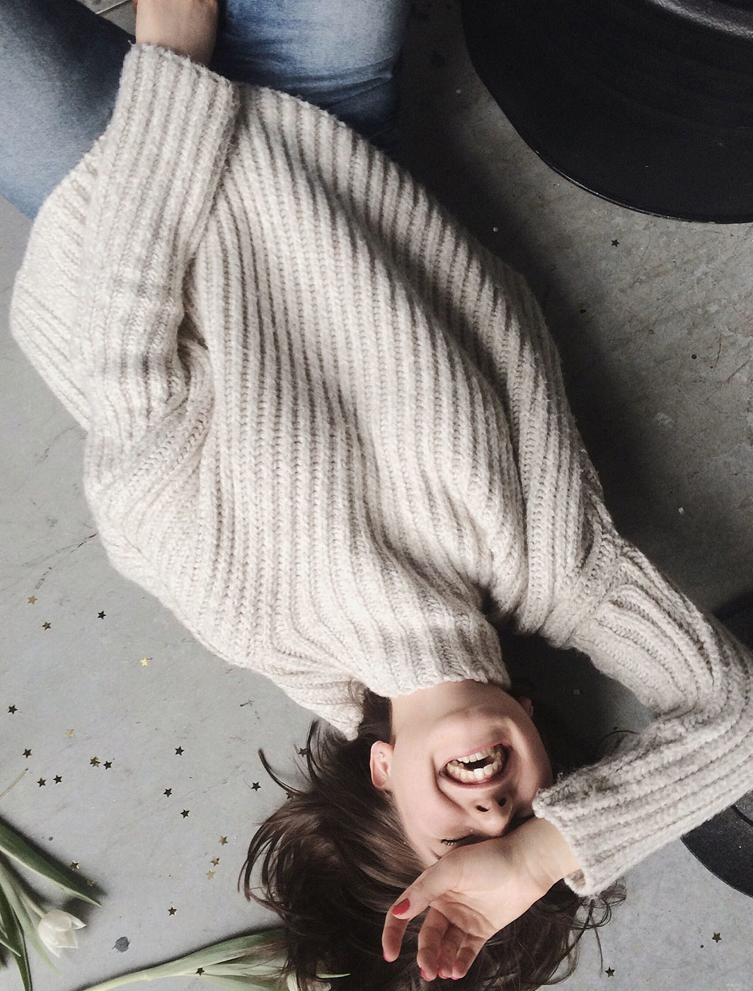 https://boommarketing.pk/wp-content/uploads/2019/12/woman-wearing-gray-sweater-lying-on-gray-surface-1030926-e1576661714672.jpg