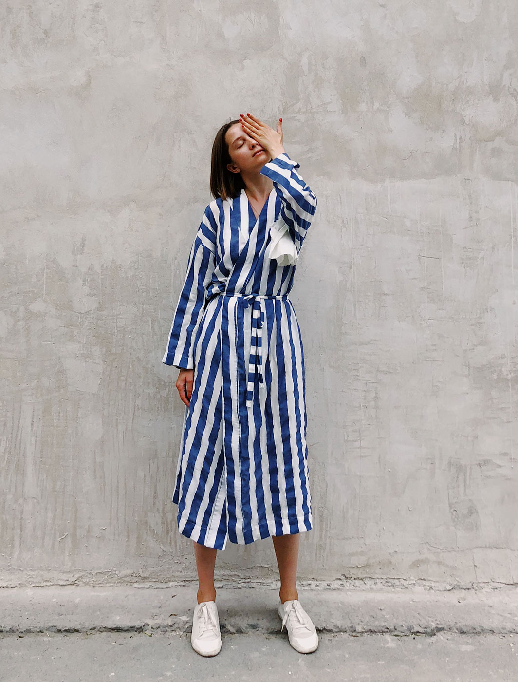 https://boommarketing.pk/wp-content/uploads/2020/01/woman-in-blue-and-white-striped-dress-covering-her-left-eye-1182702.jpg